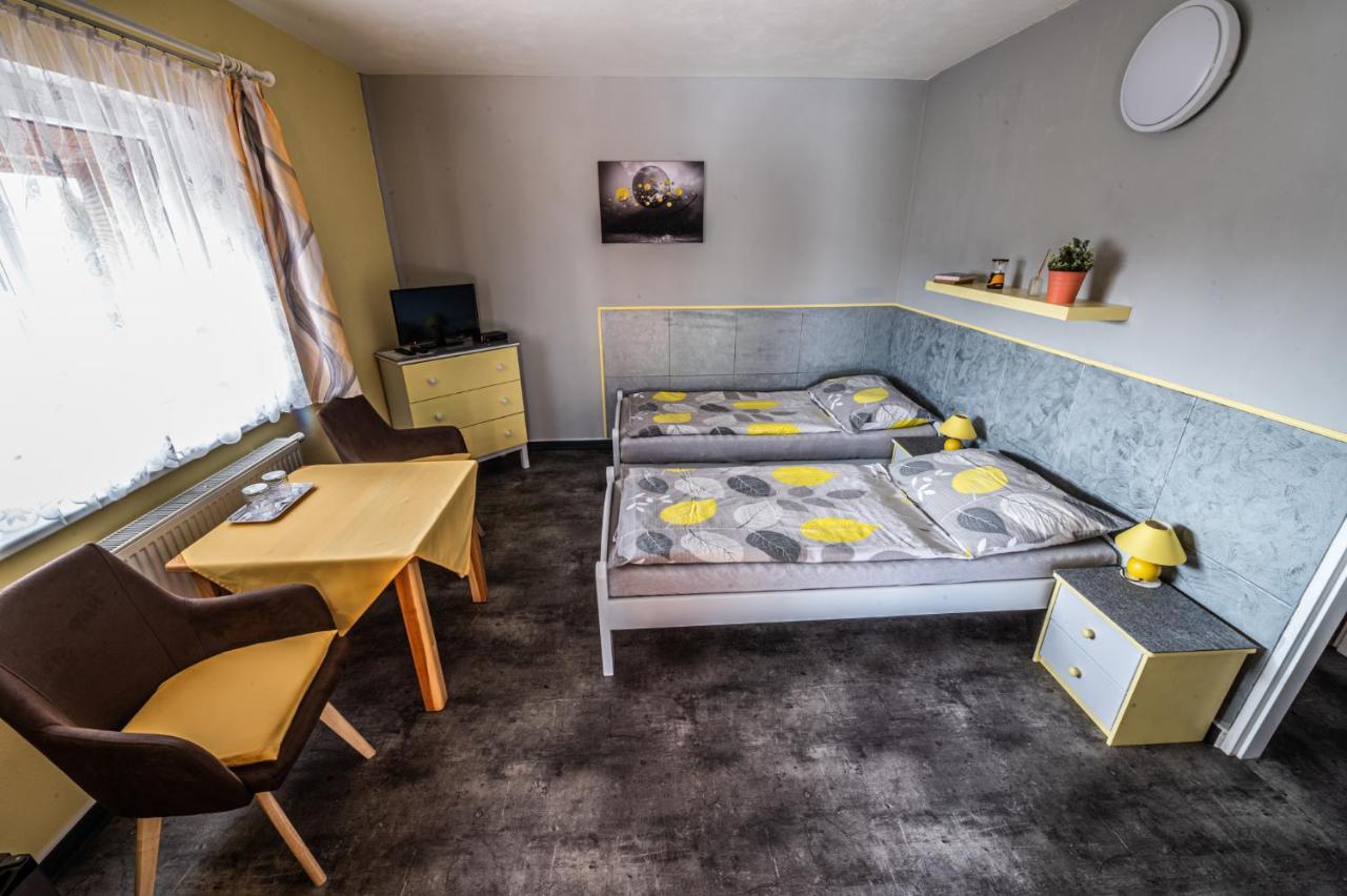 Penzion U Tulaka Dobřichovice Kültér fotó
