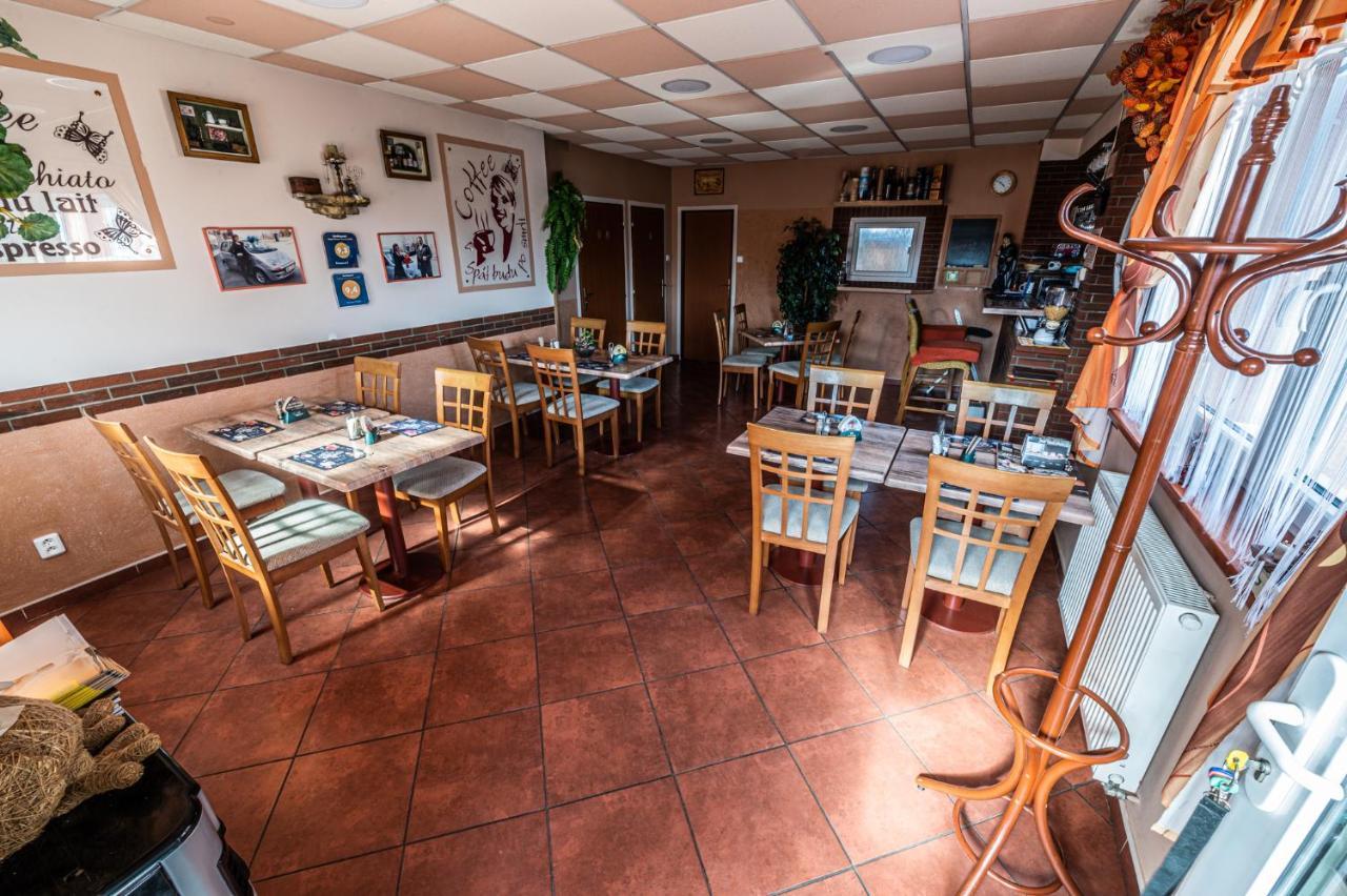 Penzion U Tulaka Dobřichovice Kültér fotó