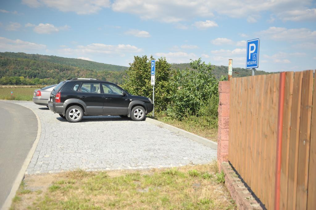 Penzion U Tulaka Dobřichovice Kültér fotó